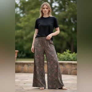 entro Black Wide-Leg Pants with Rose-Print